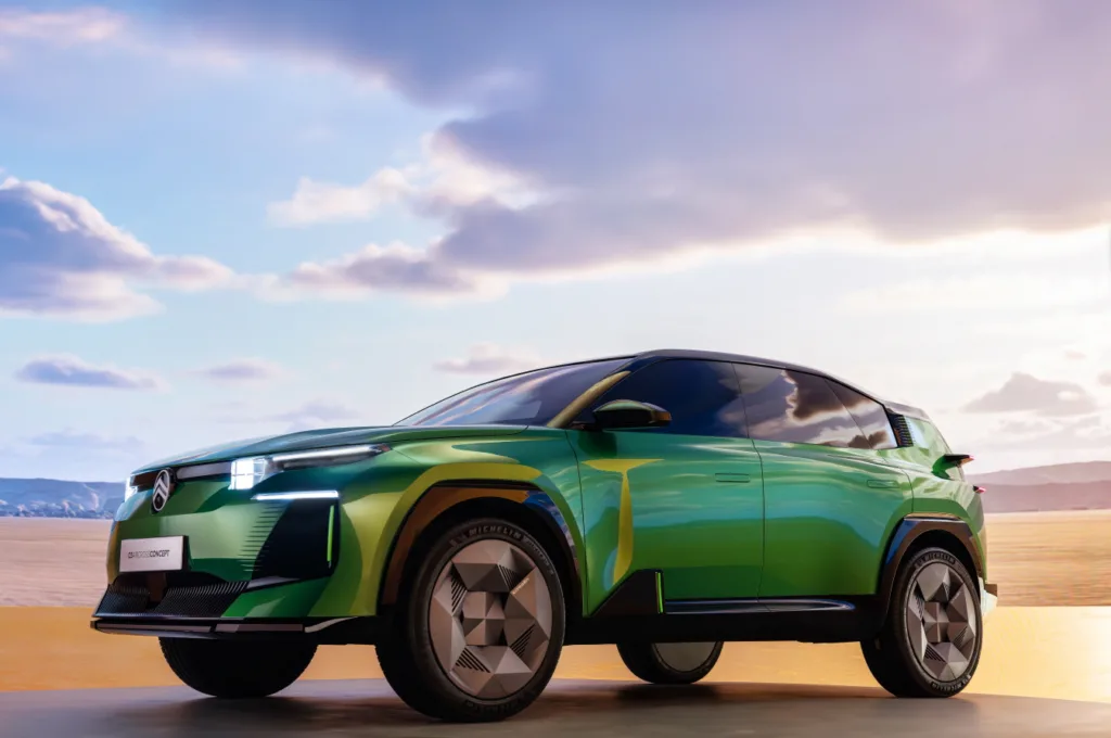 시트로엥 C5 에어크로스 콘셉트 (CITROËN PRESENTS NEW C5 AIRCROSS CONCEPT)