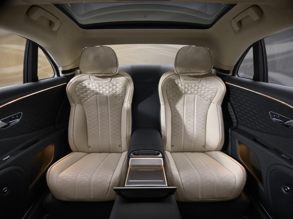 벤틀리 컨티넨탈 GT, GTC, 플라잉스퍼에 뮬리너를 더하면 이렇게? 4 Continental GTC Mulliner 2 https://mobilityground.com/wp-content/uploads/2024/11/1-Mulliner-Range.webp