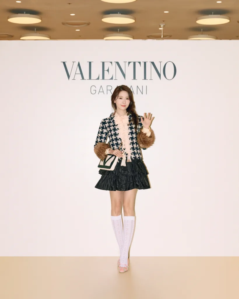 메종 발렌티노, 2025 봄 ‘아방 레 데뷰’ 컬렉션 팝업 이벤트 진행 3 메종 발렌티노 2025 봄 ‘아방 레 데뷰(Avant Les Débuts)’ 컬렉션 Valentino, THE HYUNDAI SEOUL 임윤아