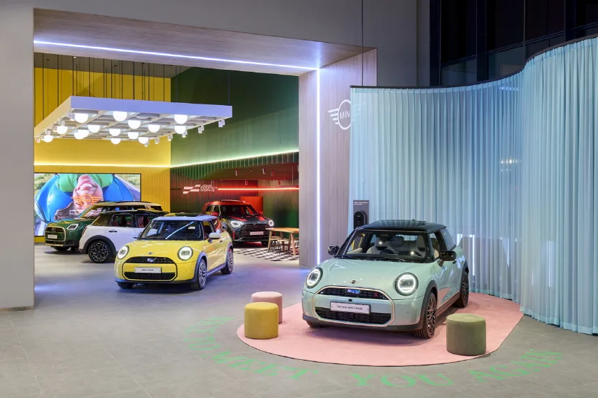 BMW 드라이빙 센터_MINI 전시 존