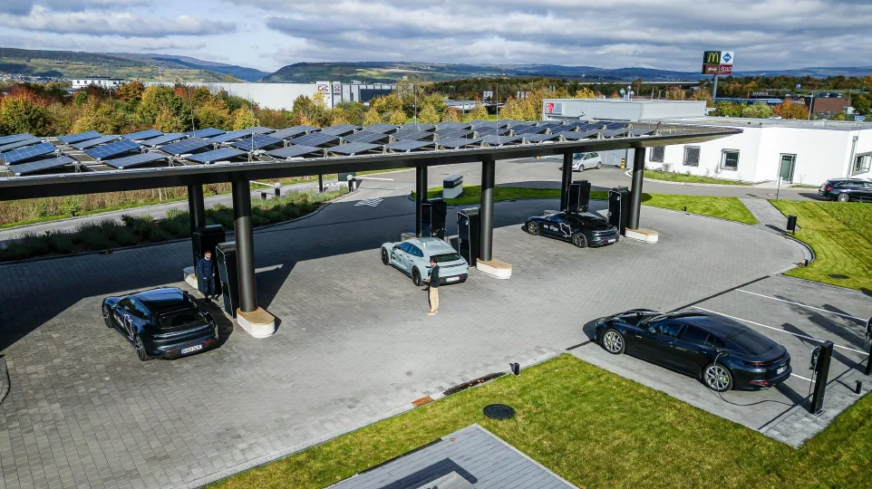 포르쉐 타이칸, 충전 4번 하고1,111km 달린다, 얼마면 될까? 2 포르쉐 타이칸 (Range challenge for the Porsche Taycan)