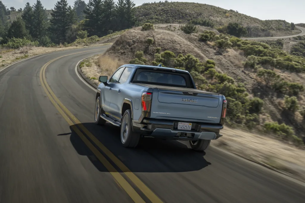 1억 넘는 픽업트럭 GMC 시에라 EV 드날리, 740km 달린다 2 GMC 시에라 (GMC Sierra EV Denali Max Range)