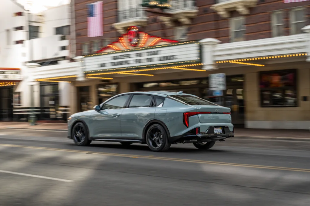 기아 K4, 틱톡으로 뭘 한다고? 누구나 쉽게, 지금 당장 해볼까? 2 기아 K4(2025 Kia K4)