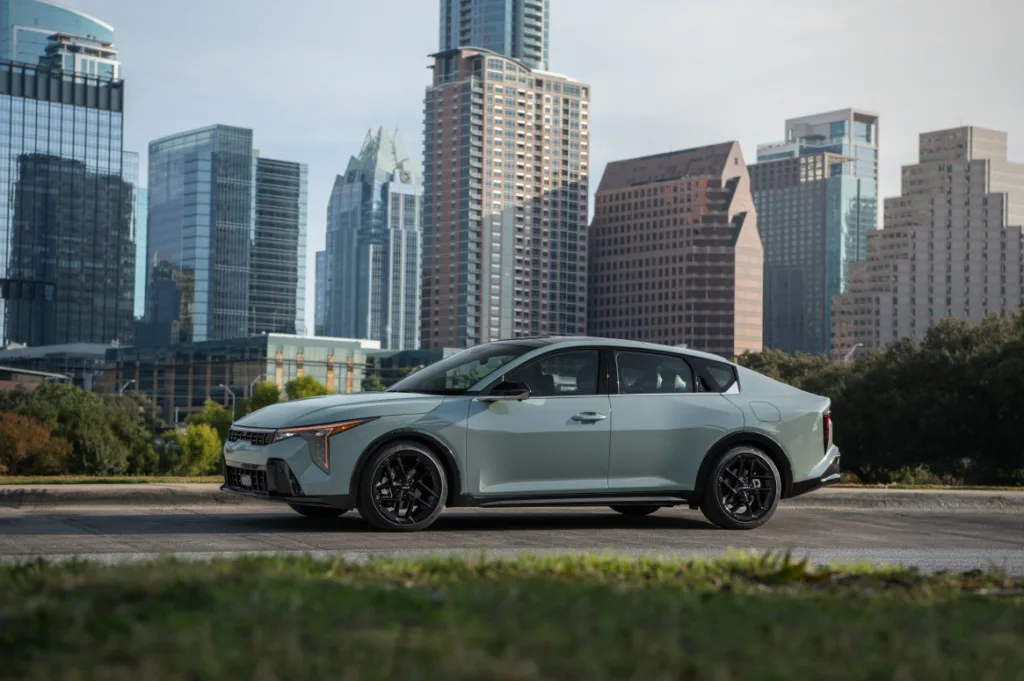 기아 K4, 틱톡으로 뭘 한다고? 누구나 쉽게, 지금 당장 해볼까? 4 기아 K4(2025 Kia K4)