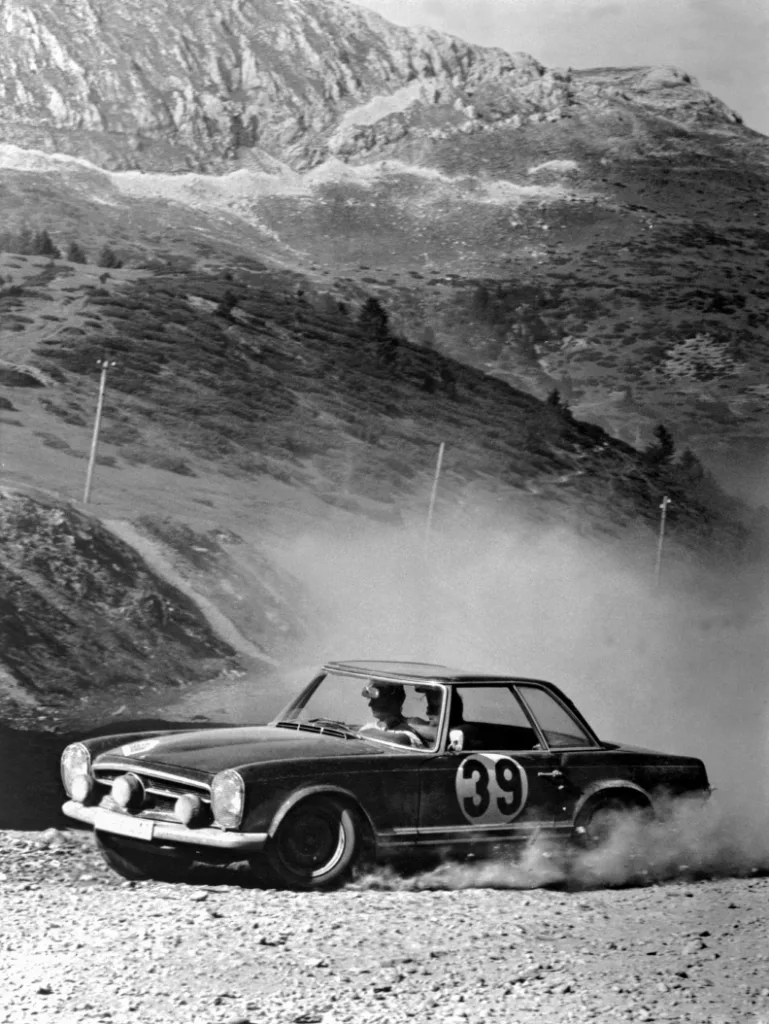 메르세데스-벤츠 박물관의 230 SL 파고다, Style icon and rally winner: The “Pagoda” from Mercedes-Benz (Mercedes-Benz 230 SL (W 113)