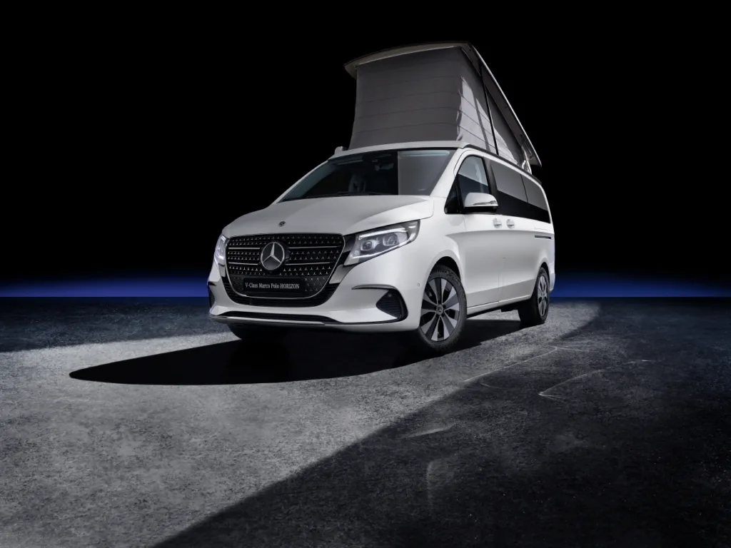 메르세데스-벤츠 마르코 폴로 호라이즌 캠핑카 (Die neue Mercedes-Benz V-Klasse Marco Polo HORIZON – Artikweiß, MBUX Multimediasystem, Widescreen Cockpit, Polster Leder Lugano schwarz, Camper-Umfänge u.a. Drehbare Fahrer- und Beifahrersitze, Sitzliegebank, Aufstelldach mit Dachbett The new Mercedes-Benz V-Class Marco Polo HORIZON – Artic white, MBUX Multimediasystem, Widescreen Cockpit, Leather Lugano black upholstery, Camping features include among others Swivel driver and passenger seats, Bench seat/reclining bench, Pop-up roof with roof bed)