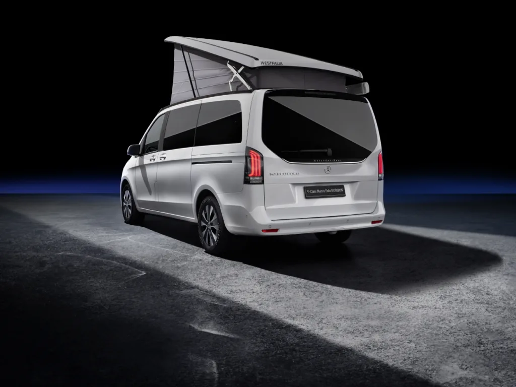 메르세데스-벤츠 마르코 폴로 호라이즌 캠핑카 (Die neue Mercedes-Benz V-Klasse Marco Polo HORIZON – Artikweiß, MBUX Multimediasystem, Widescreen Cockpit, Polster Leder Lugano schwarz, Camper-Umfänge u.a. Drehbare Fahrer- und Beifahrersitze, Sitzliegebank, Aufstelldach mit Dachbett The new Mercedes-Benz V-Class Marco Polo HORIZON – Artic white, MBUX Multimediasystem, Widescreen Cockpit, Leather Lugano black upholstery, Camping features include among others Swivel driver and passenger seats, Bench seat/reclining bench, Pop-up roof with roof bed)