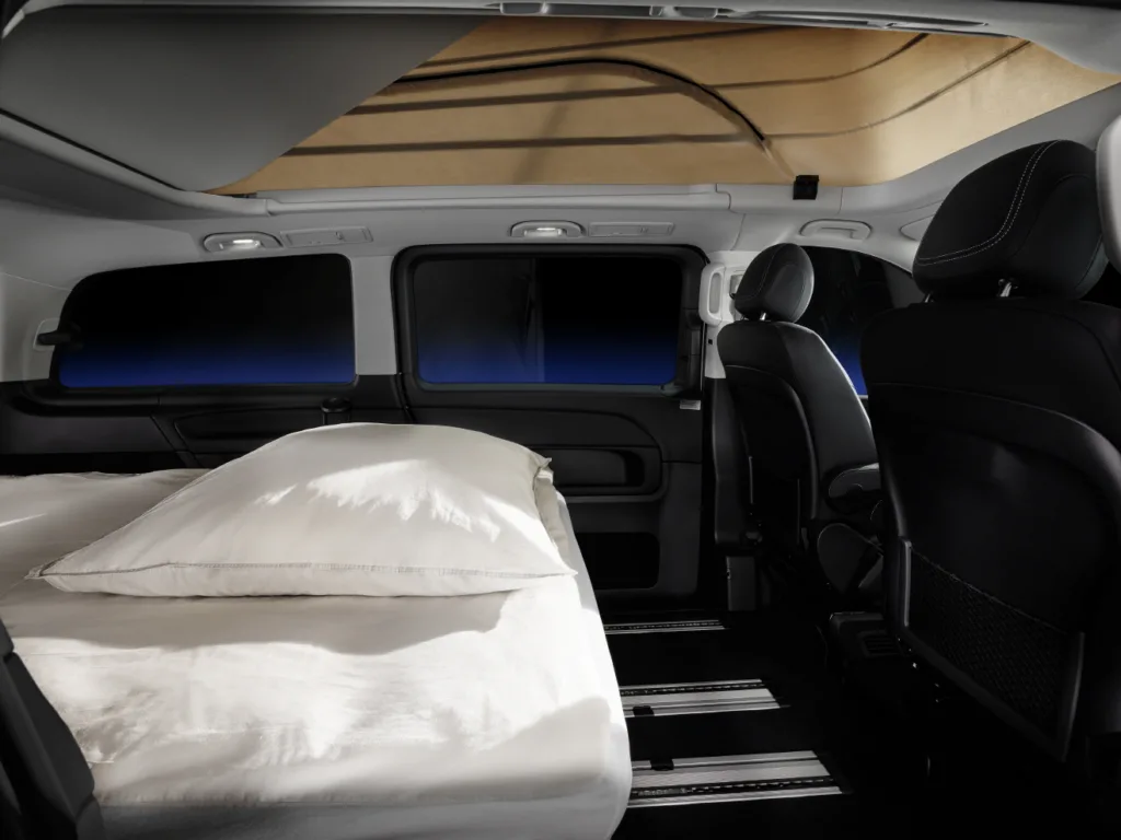 메르세데스-벤츠 마르코 폴로 호라이즌 캠핑카 (Die neue Mercedes-Benz V-Klasse Marco Polo HORIZON – Artikweiß, MBUX Multimediasystem, Widescreen Cockpit, Polster Leder Lugano schwarz, Camper-Umfänge u.a. Drehbare Fahrer- und Beifahrersitze, Sitzliegebank, Aufstelldach mit Dachbett The new Mercedes-Benz V-Class Marco Polo HORIZON – Artic white, MBUX Multimediasystem, Widescreen Cockpit, Leather Lugano black upholstery, Camping features include among others Swivel driver and passenger seats, Bench seat/reclining bench, Pop-up roof with roof bed)