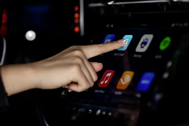 Verbesserte Produktivität im Auto: MBUX Notes ermöglicht das Aufzeichnen intelligenter Sprachnotizen dank generativer KI Enhanced in-car productivity: MBUX Notes offers intelligent, speech-enabled note-taking using generative AI
