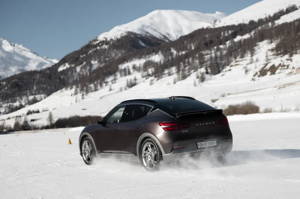 제네시스, 세계 최초 48V 메탈 코팅 열선 앞유리 개발해 시험 중 7 제네시스 GENESIS SHOWCASES WORLD-FIRST HEATED WINDSCREEN TECHNOLOGY