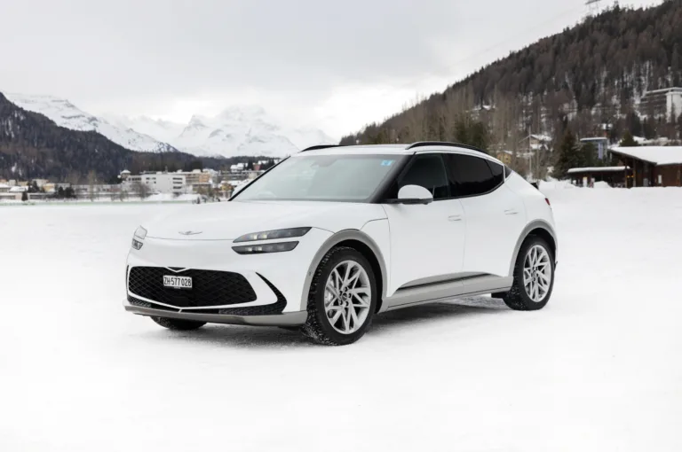 제네시스 GENESIS SHOWCASES WORLD-FIRST HEATED WINDSCREEN TECHNOLOGY