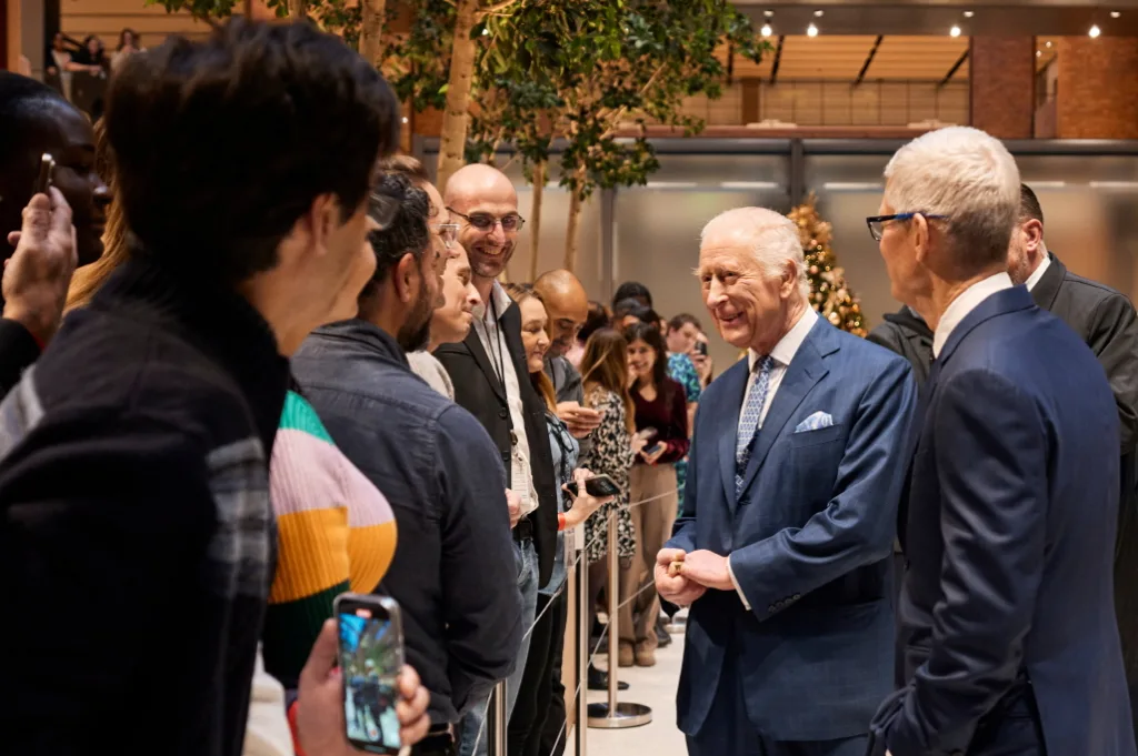 Apple’s U.K. headquarters welcome His Majesty King Charles III, December 12 3 Apple Battersea community impact Tim Cook and King Charles III greeting guests 01 https://mobilityground.com/wp-content/uploads/2024/12/Apple-Battersea-community-impact-Tim-Cook-and-King-Charles-III.webp