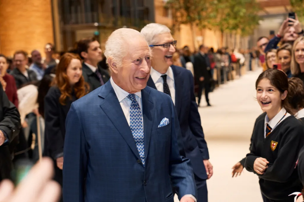 Apple’s U.K. headquarters welcome His Majesty King Charles III, December 12 5 Apple Battersea community impact Tim Cook and King Charles III greeting guests 02 https://mobilityground.com/wp-content/uploads/2024/12/Apple-Battersea-community-impact-Tim-Cook-and-King-Charles-III.webp