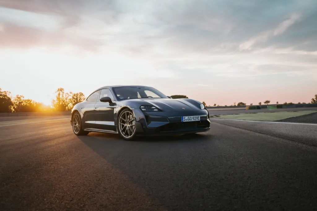 포르쉐 타이칸 터보 GT 공식 출시, 1,034마력 강력한 성능 느껴보라 1 포르쉐 타이칸 터보 (Porsche Taycan Turbo)