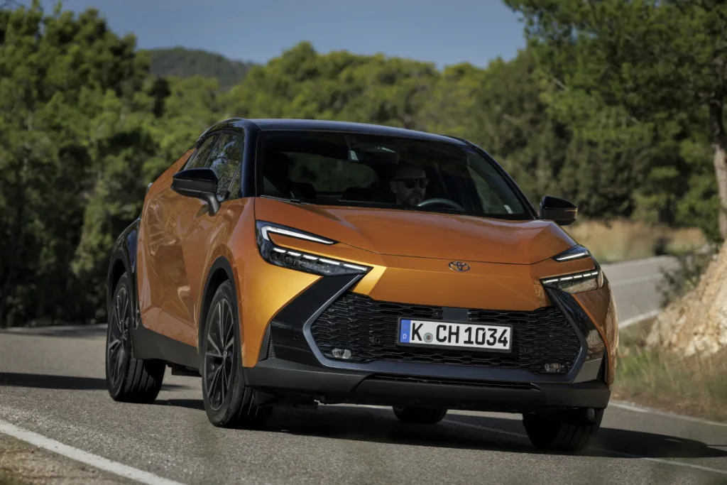토요타 C-HR, 유럽서 인기 증명하듯 100만 대 판매 돌파 1 토요타, Toyota C-HR hits one-million sales in Europe