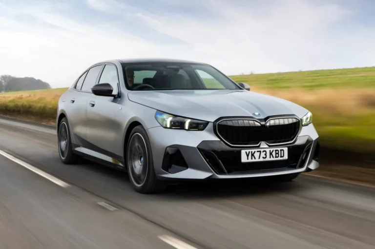 BMW 코리아, 5시리즈 최초의 고성능 프리미엄 PHEV 세단 ‘뉴 550e xDrive’ 공식 출시