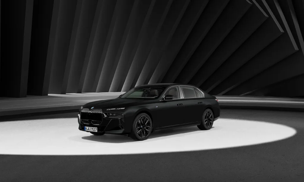 BMW 740i xDrive M 스포츠 프로 인디비주얼 올 블랙 에디션