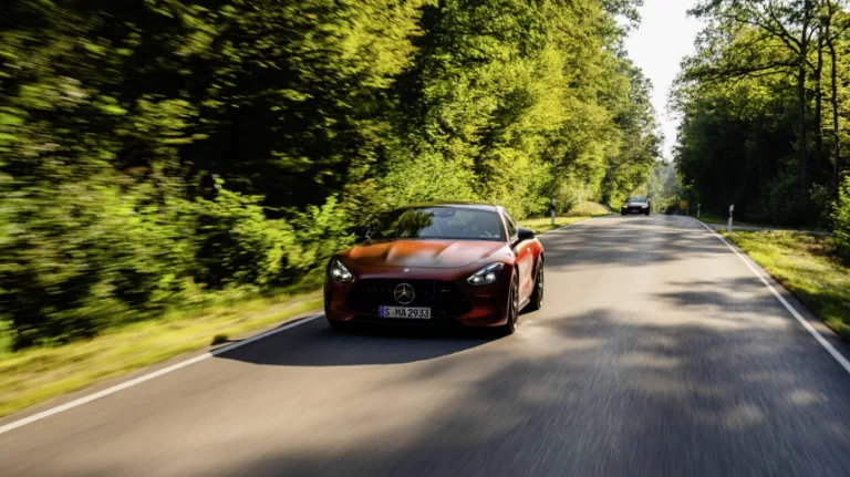 The 2025 AMG EXPERIENCE summer programme: exclusive driver training and experiences Mercedes-AMG GT 63 4MATIC+ | Energieverbrauch kombiniert: 14 l/100 km | CO₂-Emissionen kombiniert: 319 g/km | CO₂-Klasse: G*; Mercedes-AMG SL 63 4MATIC+ | Energieverbrauch kombiniert: 13,4‒13 l/100 km | CO₂-Emissionen kombiniert: 306‒296 g/km | CO₂-Klasse: G* (Die angegebenen Werte wurden nach dem vorgeschriebenen Messverfahren WLTP (Worldwide harmonised Light vehicles Test Procedure) ermittelt. Die angegebenen Spannweiten beziehen sich auf den deutschen Markt. Der Energieverbrauch und der CO₂-Ausstoß eines Pkw sind nicht nur von der effizienten Ausnutzung des Kraftstoffs bzw. des Energieträgers durch den Pkw, sondern auch vom Fahrstil und anderen nichttechnischen Faktoren abhängig.) Mercedes-AMG GT 63 4MATIC+ | combined energy consumption: 14 l/100 km | combined CO₂ emissions: 319 g/km | CO₂ class: G*; Mercedes-AMG SL 63 4MATIC+ | combined energy consumption: 13,4‒13 l/100 km | combined CO₂ emissions: 306‒296 g/km | CO₂ class: G* (The specified values were determined according to the prescribed measurement method WLTP (Worldwide harmonized Light vehicles Test Procedure). The stated ranges refer to the German market. The energy consumption and CO2 emissions of a passenger car are not only dependent on the efficient use of the fuel or energy source by the car, but also on driving style and other non-technical factors.)