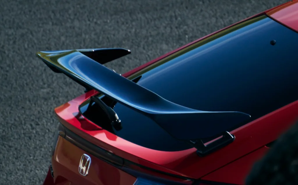 혼다 시빅 타입 R 레이싱 블랙 패키지 (Hondaは、「CIVIC TYPE R（シビック タイプアール）」に新たなドライビングプレジャー価値を加えるパッケージ「RACING BLACK Package（レーシングブラックパッケージ）」を設定し、1月23日（木）に発売します。)