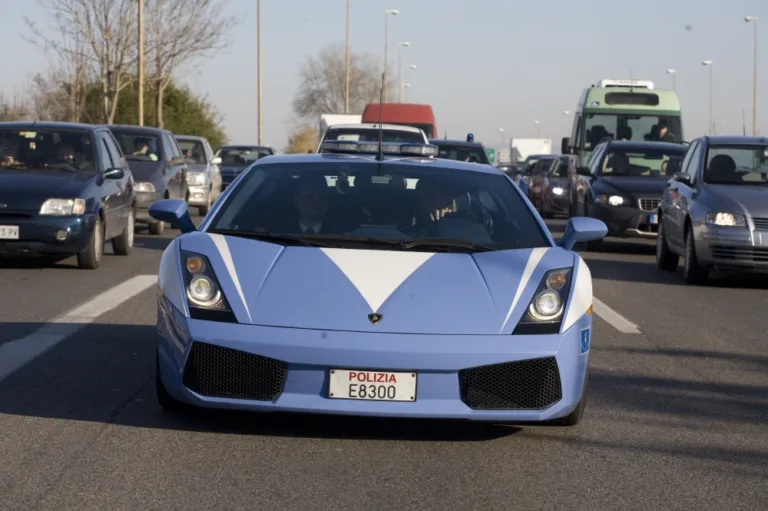 람보르기니 경찰차 (Automobili Lamborghini and Italian State Police: 20 years of collaboration in service to the nation)