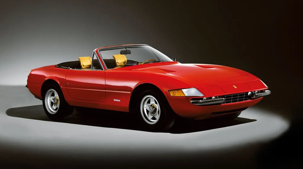 페라리 V12 엔진(365 GTS4 – better known now as the Daytona Spider)