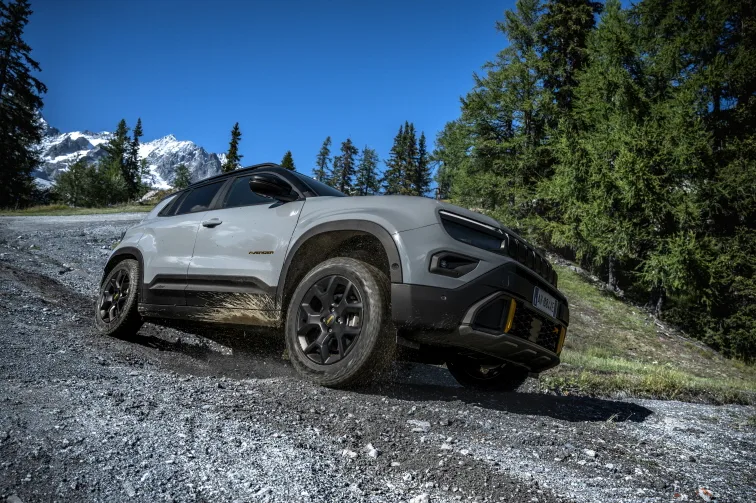Jeep Avenger 4xe The North Face Edition premiere for Belgian customers 4 지프 어벤저 4xe 노스페이스 에디션 (JeepAvenger4xeTheNorth3FaceEdition)