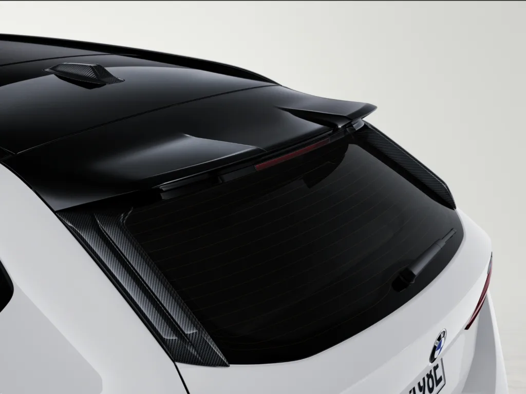 BMW M5 투어링, 계약 할 때 M 퍼포먼스 파츠도 같이 추가해 5 P90567319 highRes https://mobilityground.com/wp-content/uploads/2025/01/P90567312-highRes.webp