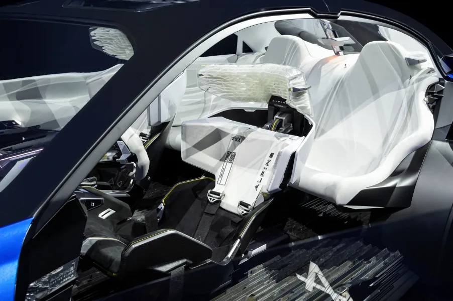 알핀 A390_β, 이것이 진정한 프렌치 이노베이션의 미래다 2 알핀 Alpine A390_β - A concentrate of French innovation