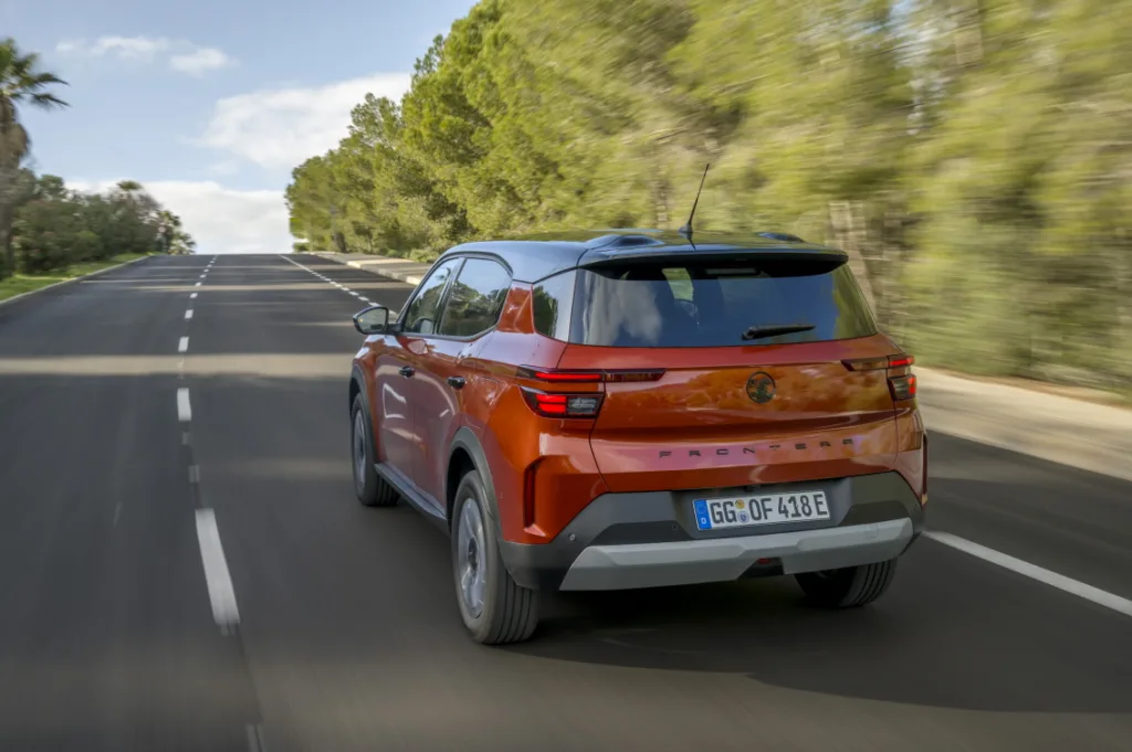 복스홀 프론테라 (VAUXHALL OPENS ORDERS FOR NEW FRONTERA WITH LIST PRICE PARITY BETWEEN ELECTRIC AND PETROL HYBRID VERSIONS)