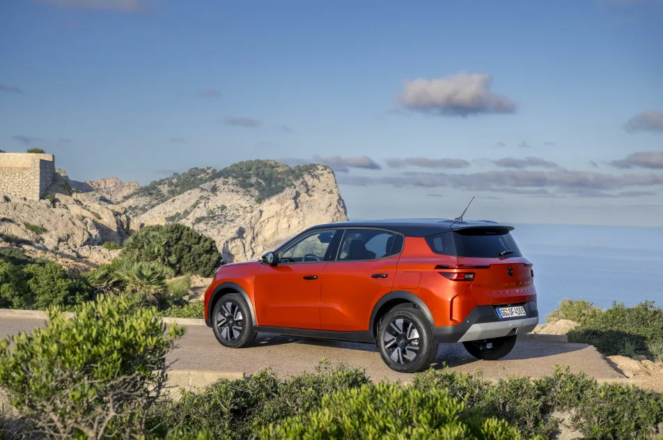 복스홀 프론테라 (VAUXHALL OPENS ORDERS FOR NEW FRONTERA WITH LIST PRICE PARITY BETWEEN ELECTRIC AND PETROL HYBRID VERSIONS)