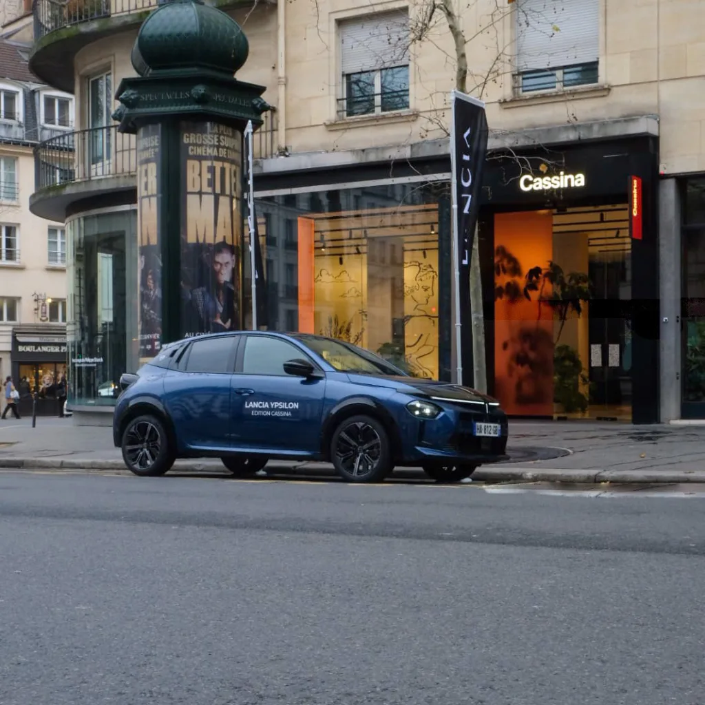 란치아 입실론 에디치오네 까시나(Lancia and Cassina: the passion for contemporary design comes to Paris)