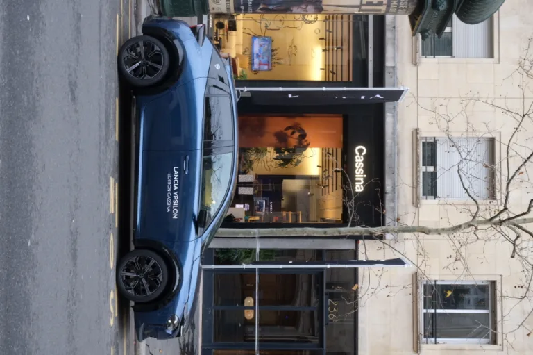 란치아 입실론 에디치오네 까시나(Lancia and Cassina: the passion for contemporary design comes to Paris)