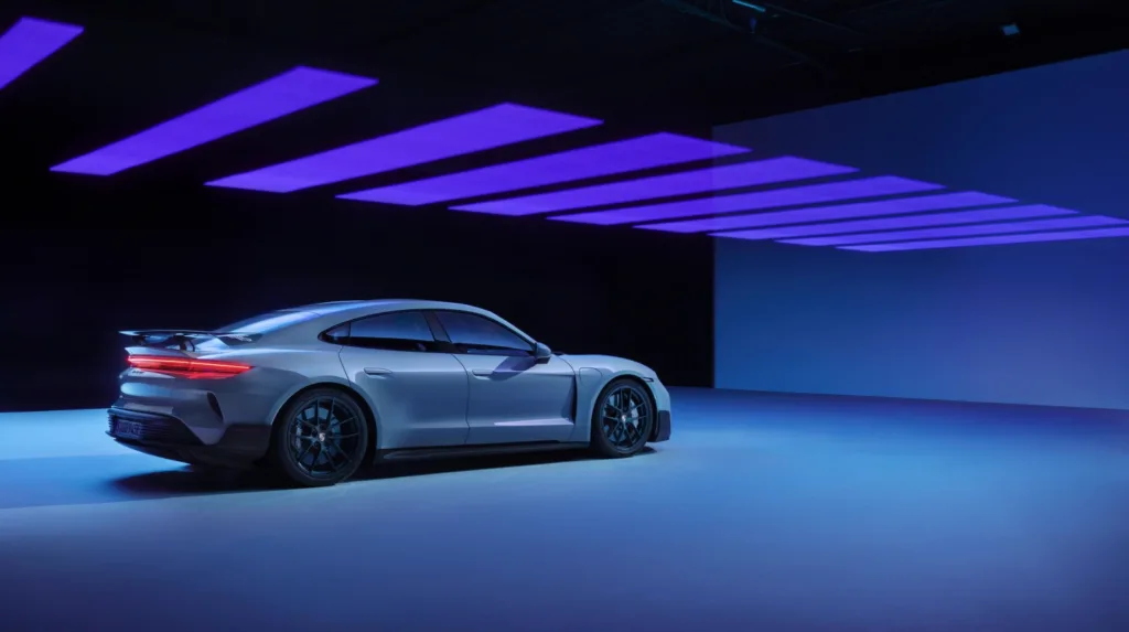 포르쉐 타이칸 터보 GT (What makes the Taycan Turbo GT the most powerful production Porsche?)