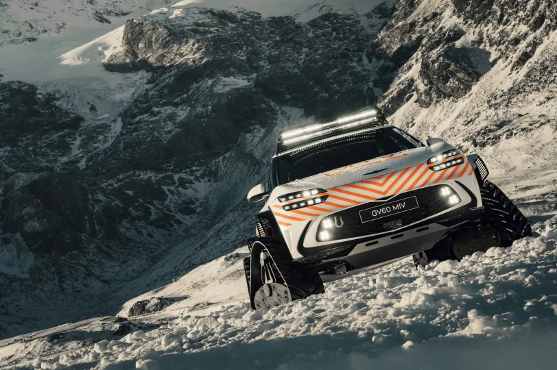 GENESIS GV60 MOUNTAIN INTERVENTION VEHICLE CONCEPT AT DAVOS 2025 1 GV60 다목적 험로주행 콘셉트