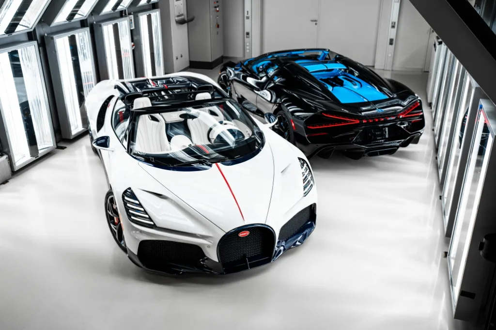부가티 W16 미스트랄 (The final W16 era milestone: the first W16 Mistral now leave the Bugatti Atelier)