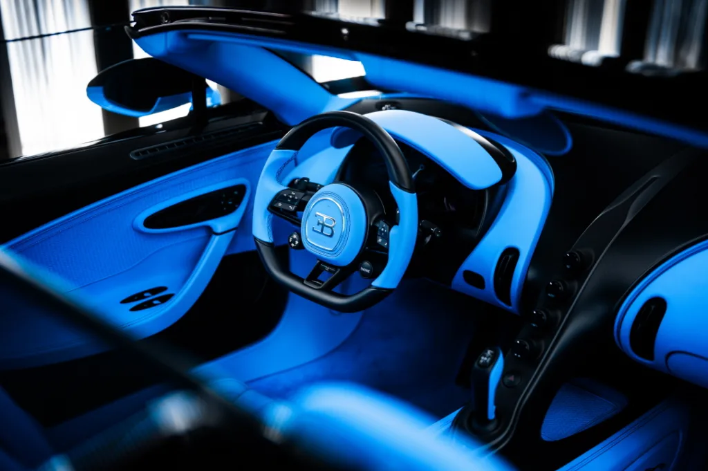 부가티 W16 미스트랄 (The final W16 era milestone: the first W16 Mistral now leave the Bugatti Atelier)