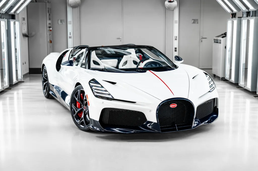 부가티 W16 미스트랄 (The final W16 era milestone: the first W16 Mistral now leave the Bugatti Atelier)