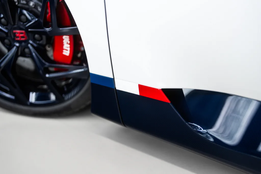 부가티 W16 미스트랄 (The final W16 era milestone: the first W16 Mistral now leave the Bugatti Atelier)