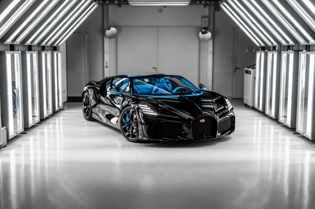 부가티 W16 미스트랄 (The final W16 era milestone: the first W16 Mistral now leave the Bugatti Atelier)