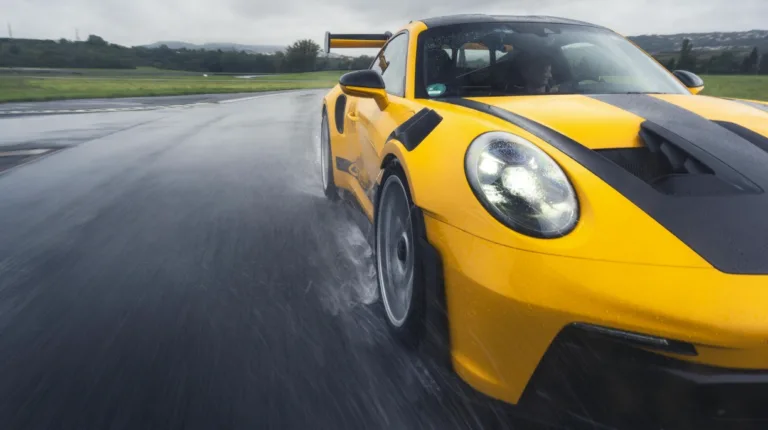 포르쉐 911 GT3 RS 미쉐린 WET 타이어(Wet tyre from Porsche and Michelin extends the track-day season)