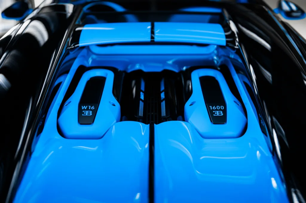 부가티 W16 미스트랄 (The final W16 era milestone: the first W16 Mistral now leave the Bugatti Atelier)