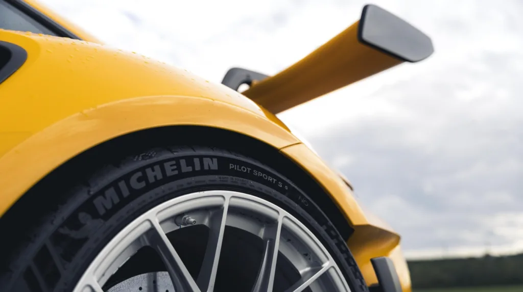 Porsche 911 GT3 RS Wet tyre from Michelin for the track-day season 4 포르쉐 911 GT3 RS 미쉐린 WET 타이어(Wet tyre from Porsche and Michelin extends the track-day season)