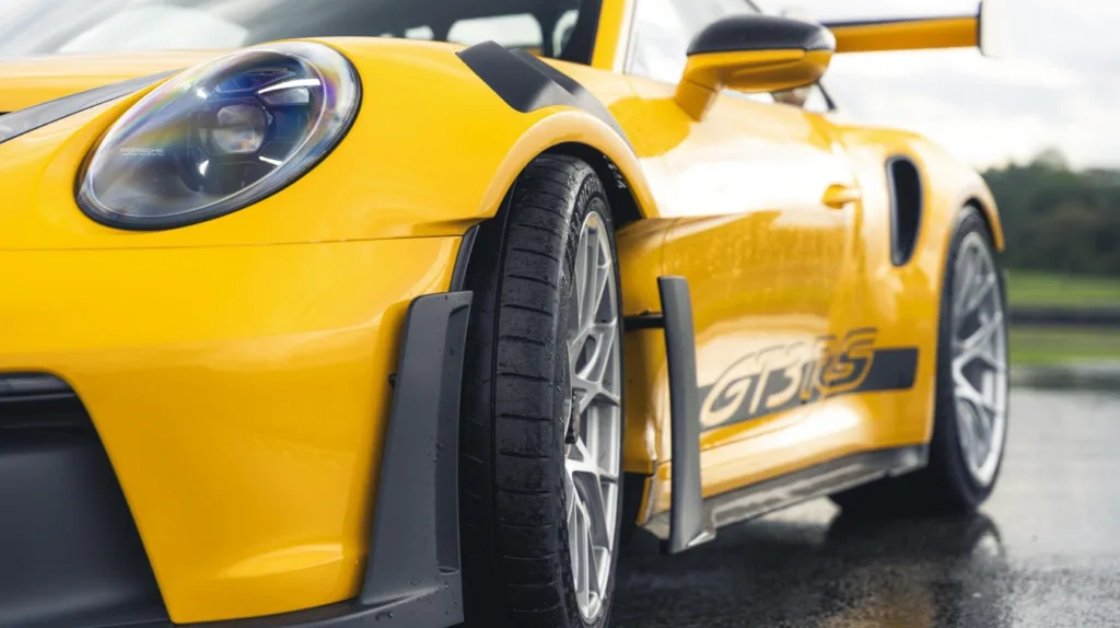 Porsche 911 GT3 RS Wet tyre from Michelin for the track-day season 3 포르쉐 911 GT3 RS 미쉐린 WET 타이어(Wet tyre from Porsche and Michelin extends the track-day season)