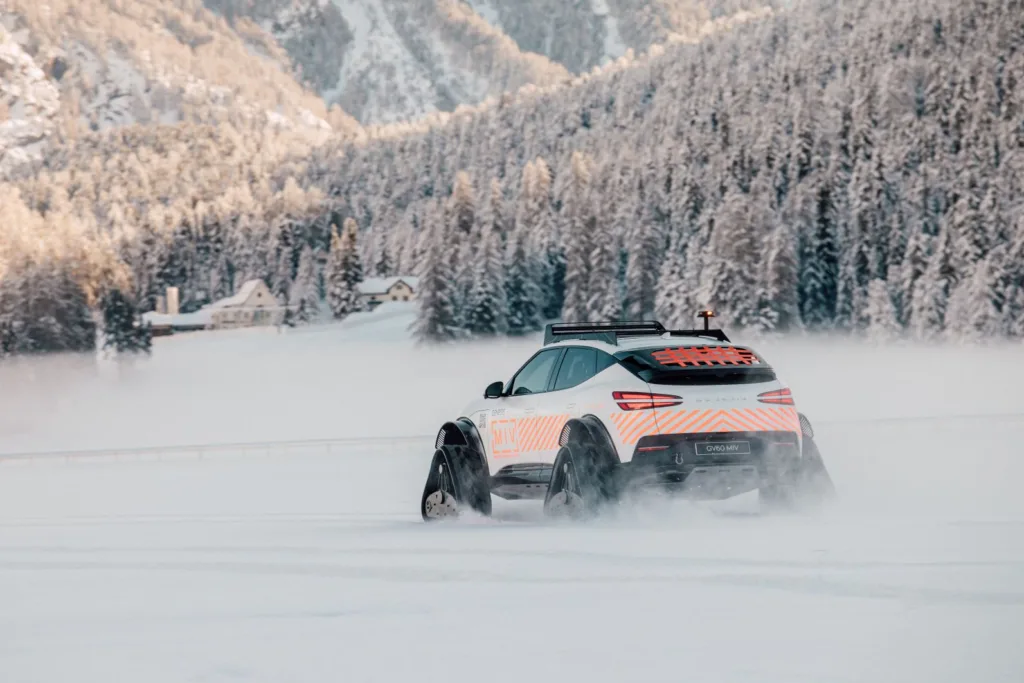제네시스 GV60, '화이트 터프 2025'에서 "손님" 환대 선보인다 2 제네시스 GV60, (WHITE TURF 2025: GENESIS SHINES IN ST. MORITZ WITH ALPINE CONCEPT & MICHELIN STARRED “SON-NIM” HOSPITALITY)