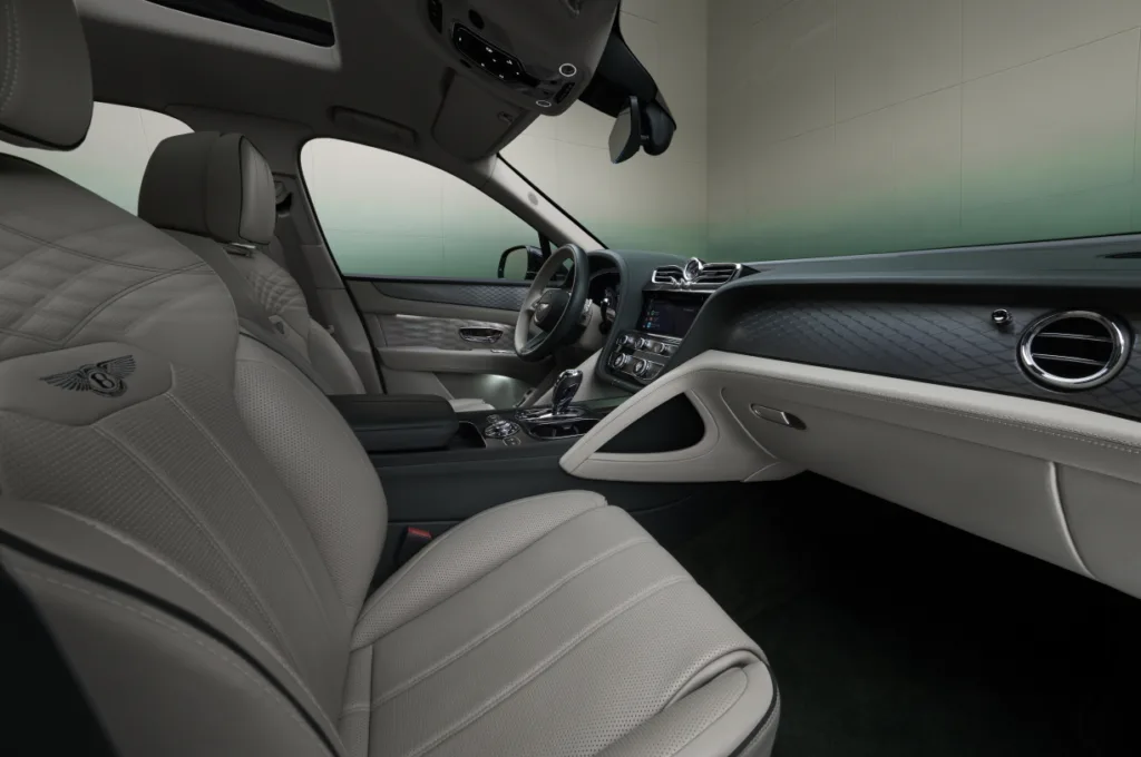 벤틀리 벤테이가 아틀리에 에디션(Mulliner legacy colours return for new Bentayga Atelier Edition)