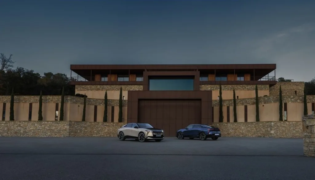 DS N°8, 프렌치 럭셔리의 정수를 담은 플래그십 전기차 1 DS N°8: AN INVITATION TO THE ELECTRIC JOURNEY