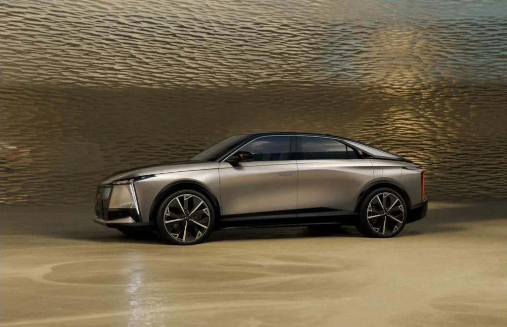 DS N°8, 프렌치 럭셔리의 정수를 담은 플래그십 전기차 3 DS N°8: AN INVITATION TO THE ELECTRIC JOURNEY