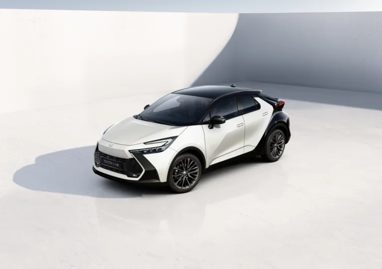 토요타 C-HR(New High Hero grade brings even bolder style to Toyota C-HR)