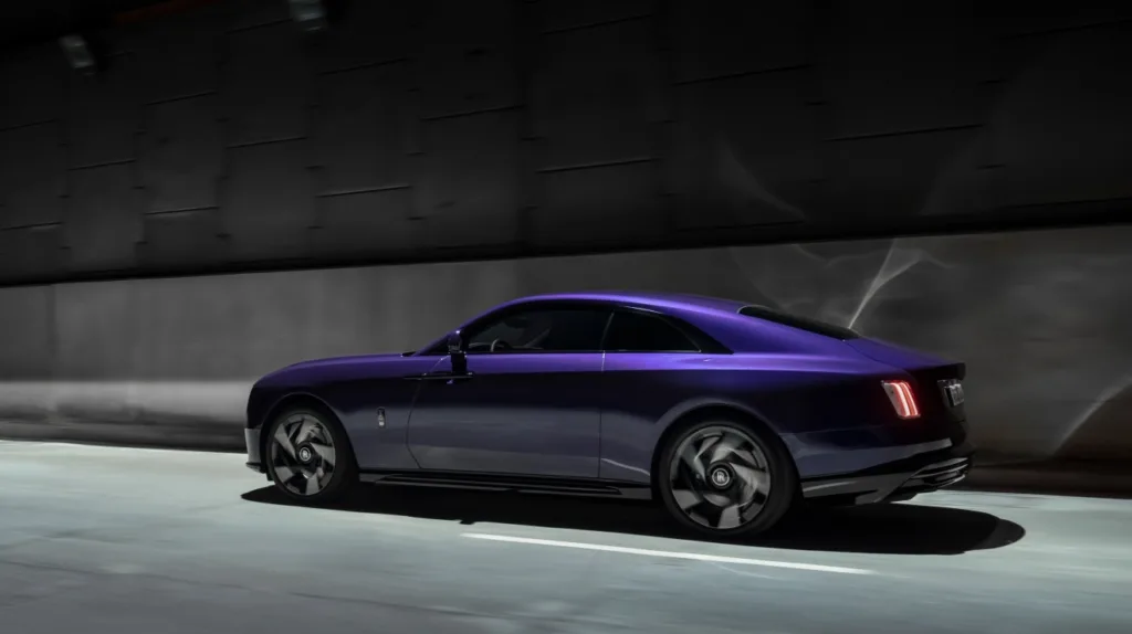 롤스로이스 블랙 배지 스펙터( Rolls Royce Black Badge Spector)