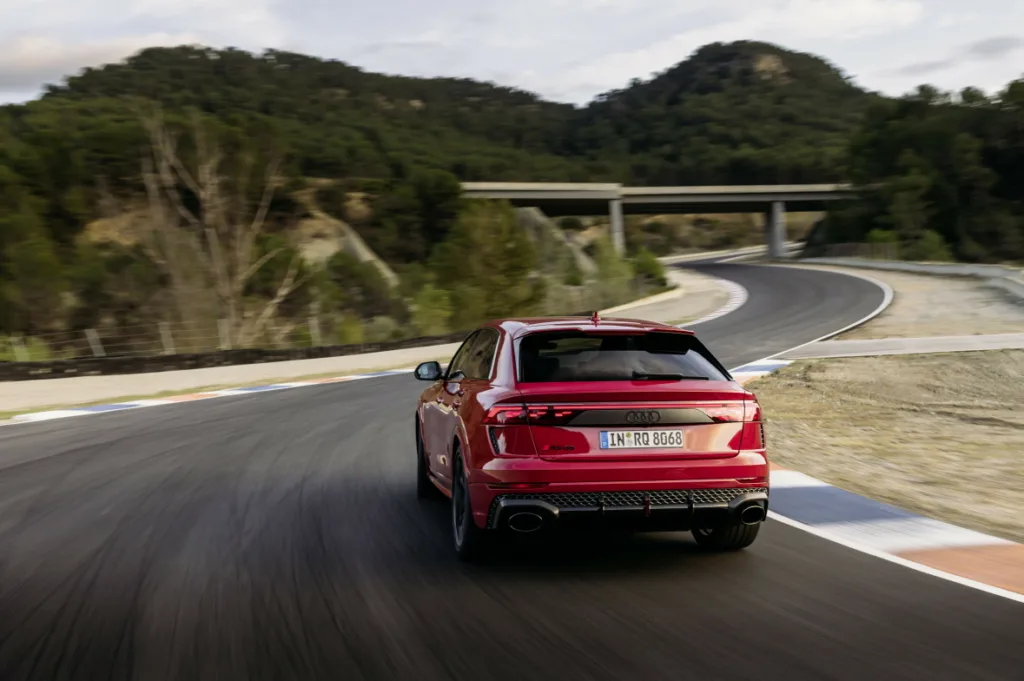 640마력 내는 괴력의 SUV, ‘더 뉴 아우디 RS Q8 퍼포먼스’ 출시 2 더 뉴 아우디 RS Q8 퍼포먼스